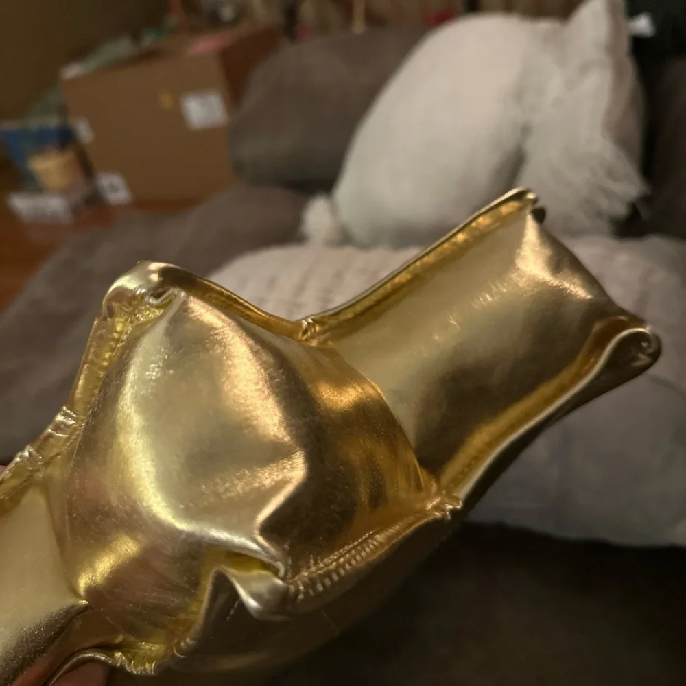 Crate & Barrel Kids gold star 🌟 pilllow